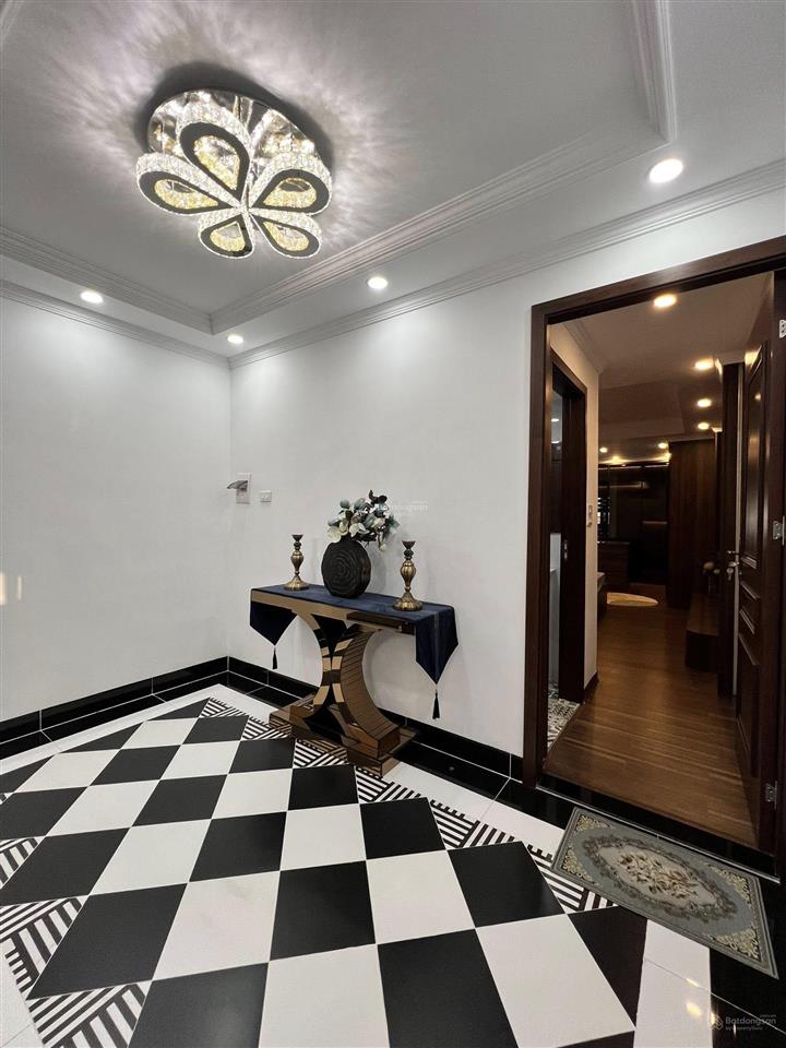 Bán nhà phố hoàng quốc việt, 55m2, 4 tầng, ô tô tránh, mt 5m, giá 16,5 tỷ,lô góc 2 thoáng