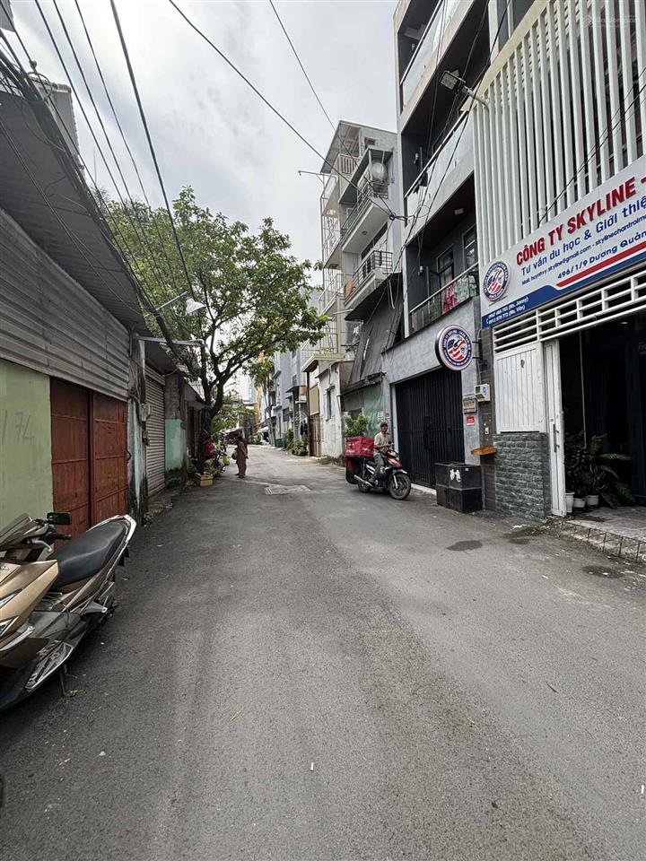 Nhà hẻm xe tải trải nhựa 3 lầu ở hoặc mở văn phòng cho thuê