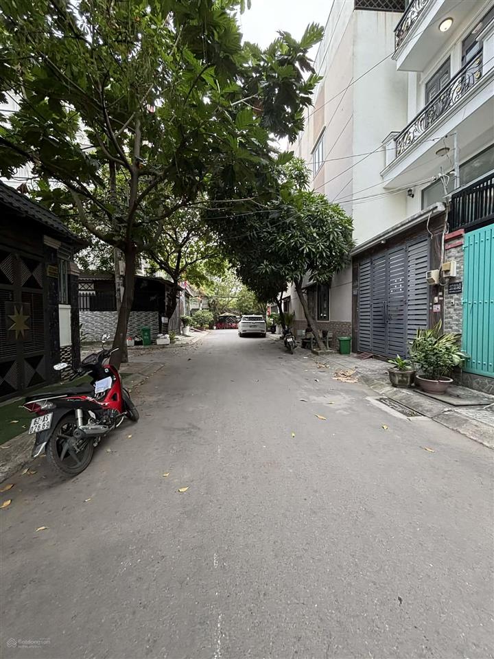 Nhà khu phân lô đường 11m gần chợ sổ vuông vức