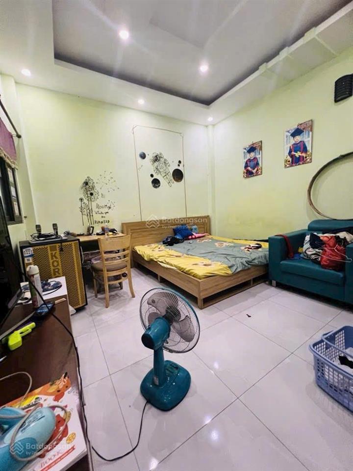 Nhà khu phân lô đường 11m gần chợ sổ vuông vức