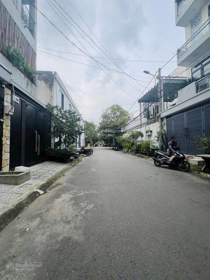 Nhà khu phân lô đường 11m gần chợ sổ vuông vức