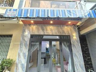 Bán gấp nhà 1 trệt 1 lầu, gần ngã tư bốn xã