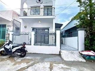 Cần bán gấp nhà 1 trệt 1 lầu gần chợ bình chánh