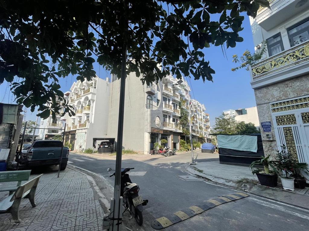 Nhà đẹp 3 tầng  hẻm xe hơi đỗ cửa  gần đường xe tải tránh  nở hậu đầy tài lộc  aeon tân phú