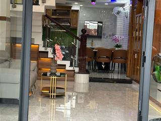 Khu dc đồng bộ, ngay chợ phạm văn bạch, ôtô ngủ trong nhà, trệt 3 lầu sân thượng, full nội thất