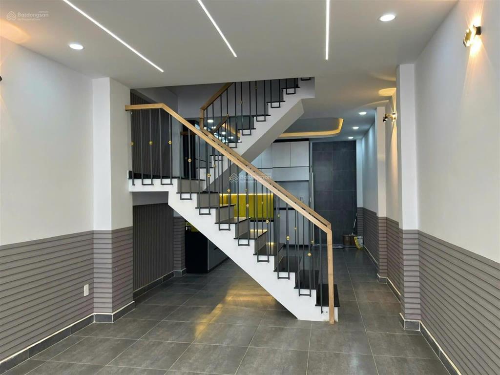 Nhà riêng ngay cv làng hoa, đường 6m. oto ngủ trong nhà, lê văn thọ 1 xẹc!