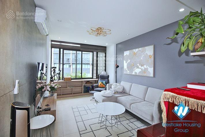 Cho thuê nr tại hoàng cầu,90m2, 4pn, 3wc đẹp xuất sắc, giá thuê 28 triệu.  0356 380 ***