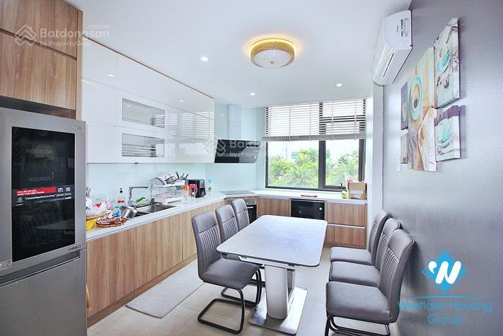 Cho thuê nr tại hoàng cầu,90m2, 4pn, 3wc đẹp xuất sắc, giá thuê 28 triệu.  0356 380 ***