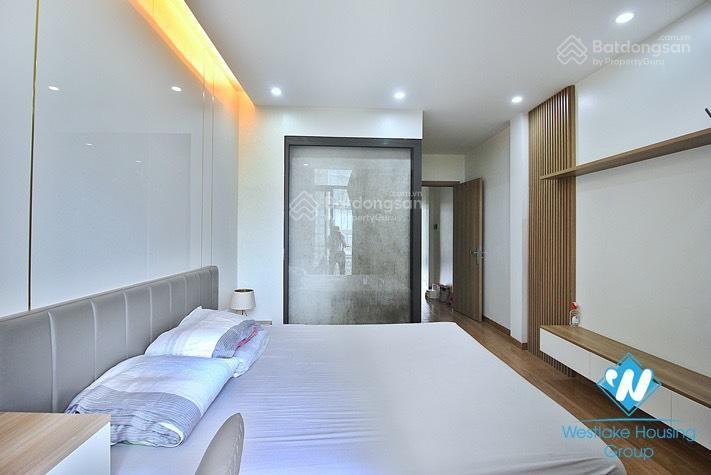 Cho thuê nr tại hoàng cầu,90m2, 4pn, 3wc đẹp xuất sắc, giá thuê 28 triệu.  0356 380 ***