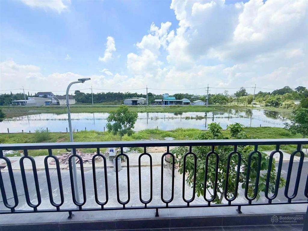 Bán nhà 3 tầng  đường cây da  tân phú trung  củ chi  80m2 . giá 2 tỷ 500 triệu