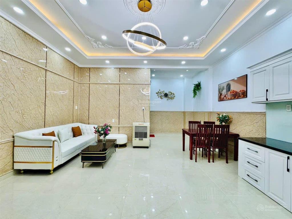 Bán nhà chính chủ gần chợ đêm hành thông tây, cv làng hoa, gò vấp. dt 5.5x8m 4pn giá 6tỷ590