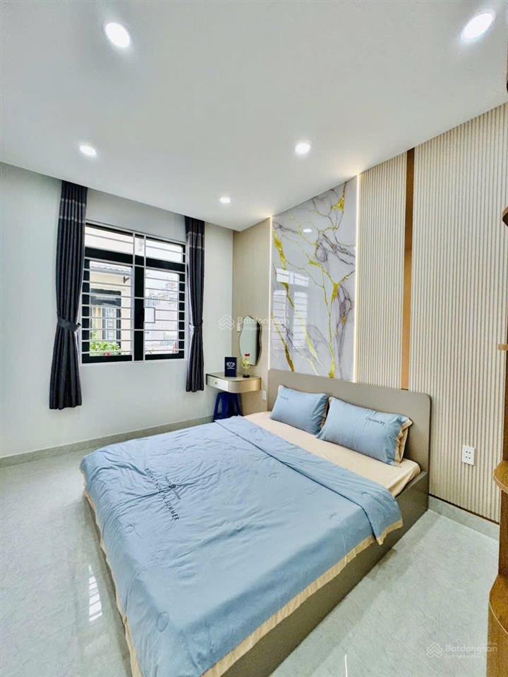 Bán nhà chính chủ gần chợ đêm hành thông tây, cv làng hoa, gò vấp. dt 5.5x8m 4pn giá 6tỷ590