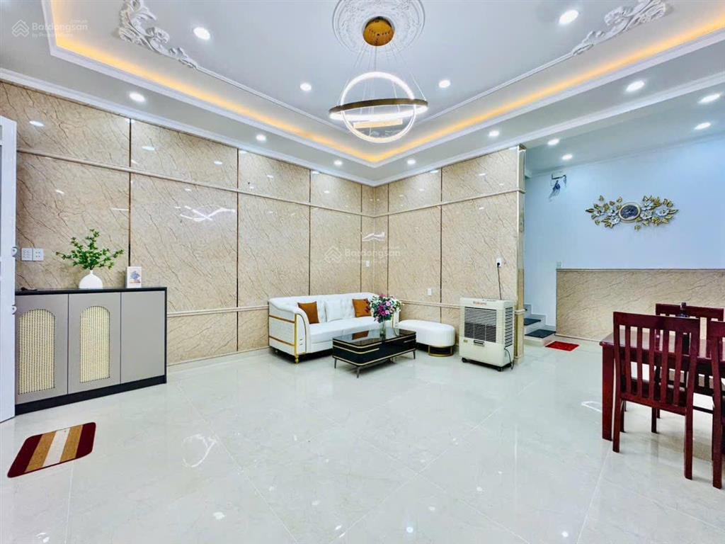 Bán nhà chính chủ gần chợ đêm hành thông tây, cv làng hoa, gò vấp. dt 5.5x8m 4pn giá 6tỷ590