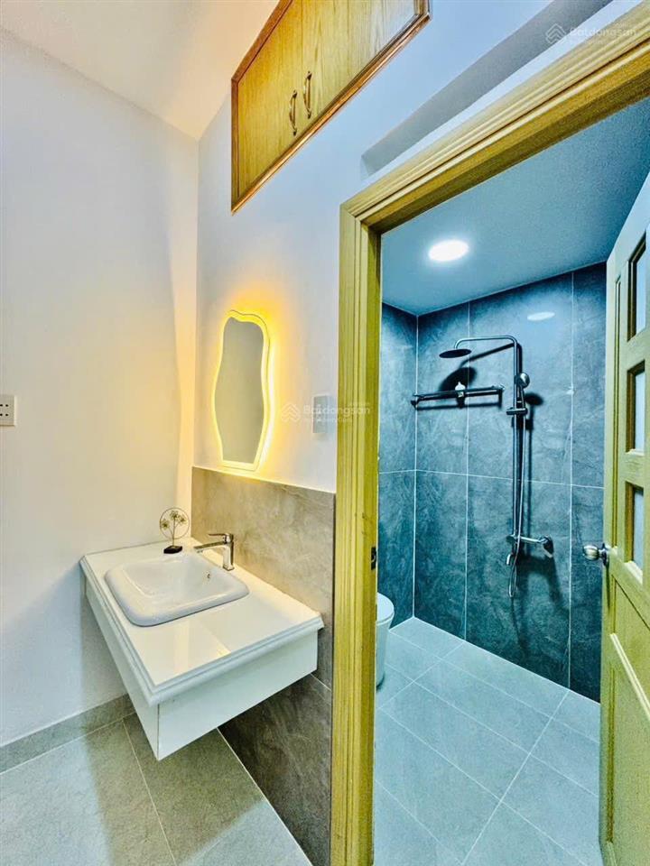 Bán nhà chính chủ gần chợ đêm hành thông tây, cv làng hoa, gò vấp. dt 5.5x8m 4pn giá 6tỷ590