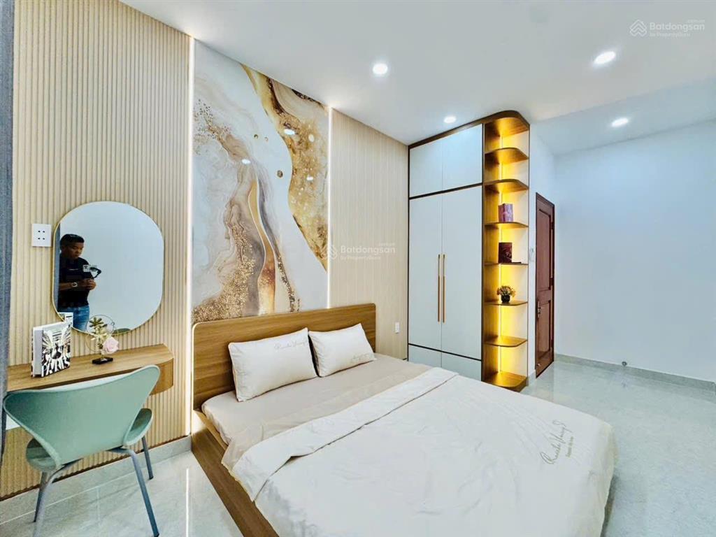 Bán nhà chính chủ gần chợ đêm hành thông tây, cv làng hoa, gò vấp. dt 5.5x8m 4pn giá 6tỷ590