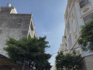 Lô đất hiếm ngay vạn phúc city
diện tích 120m (thổ cư 90m) ngang 4.5m
kdc lộc vừng sát mặt tiền q