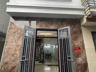 Bán nhà 5 tầng. lô góc ngõ rộng