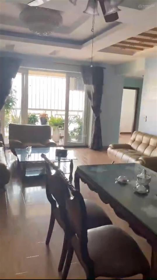 Cần bán căn hộ cc 4pn phố ngọc khánh đối diện vin giản võ