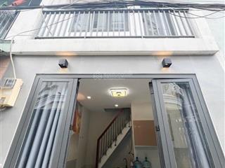 Nhà đẹp gần sân bay, khu dân trí cao, nhỉnh 2ty