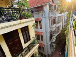 Ngõ hoàng hoa thám oto vào tận nhà hướng ra hồ tây dt 87m2 x 5 tầng
