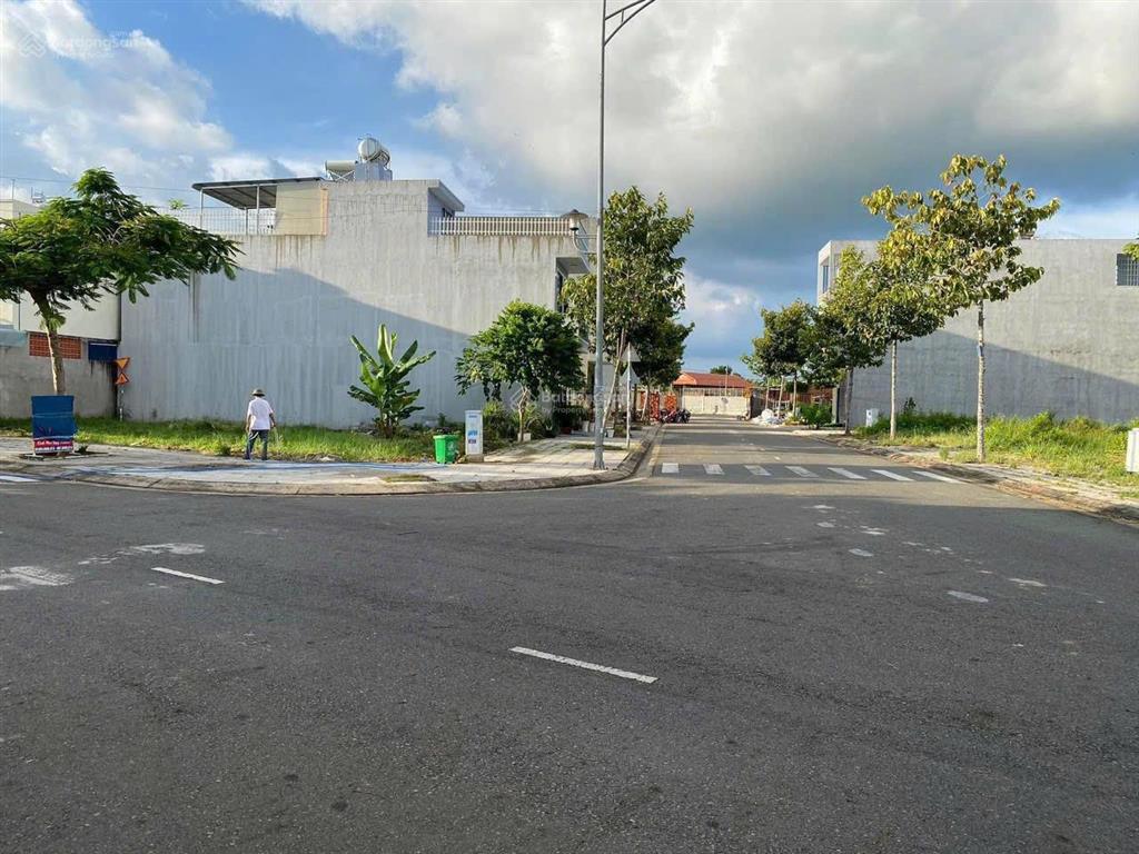 Lô góc 2 mặt tiền 100m2, giá 2tỷ, nở hậu, đường to, dân đông dễ kd, cách sân bay long thành 5 phút