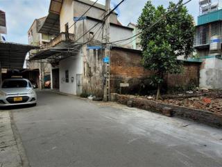 95.6m2  mặt tiền hơn 7m  ngay mặt chợ xuân mai