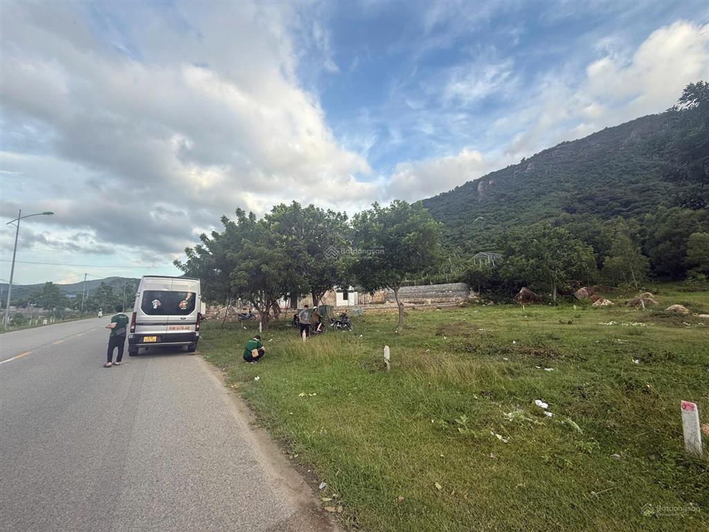 Bà chị cần bán lô đất đối diện vin cam ranh, giá chỉ 5tr/m2