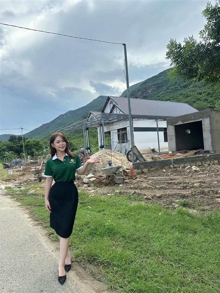 Bà chị cần bán lô đất đối diện vin cam ranh, giá chỉ 5tr/m2