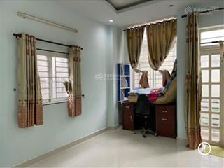 Nhà hẻm 3 mặt thoáng. nhà xây chắc chắn, bố trí hợp lý. ban công chạy 2 mặt hẻm.
