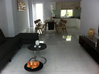 Chính chủ bán nhà mặt tiền nguyễn thị định, bình trưng tây, q2