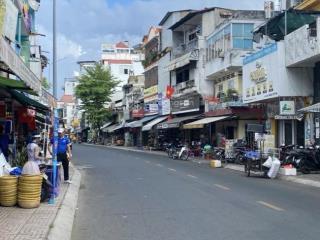 Mặt tiền quận 3  vòng xoay dân chủ