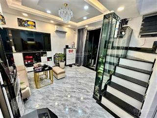 Bán nhà đẹp đường bến vân đồn quận 4  ô tô vào vi vu  tặng hết nội thất  giá chỉ nhỉnh 4 tỷ