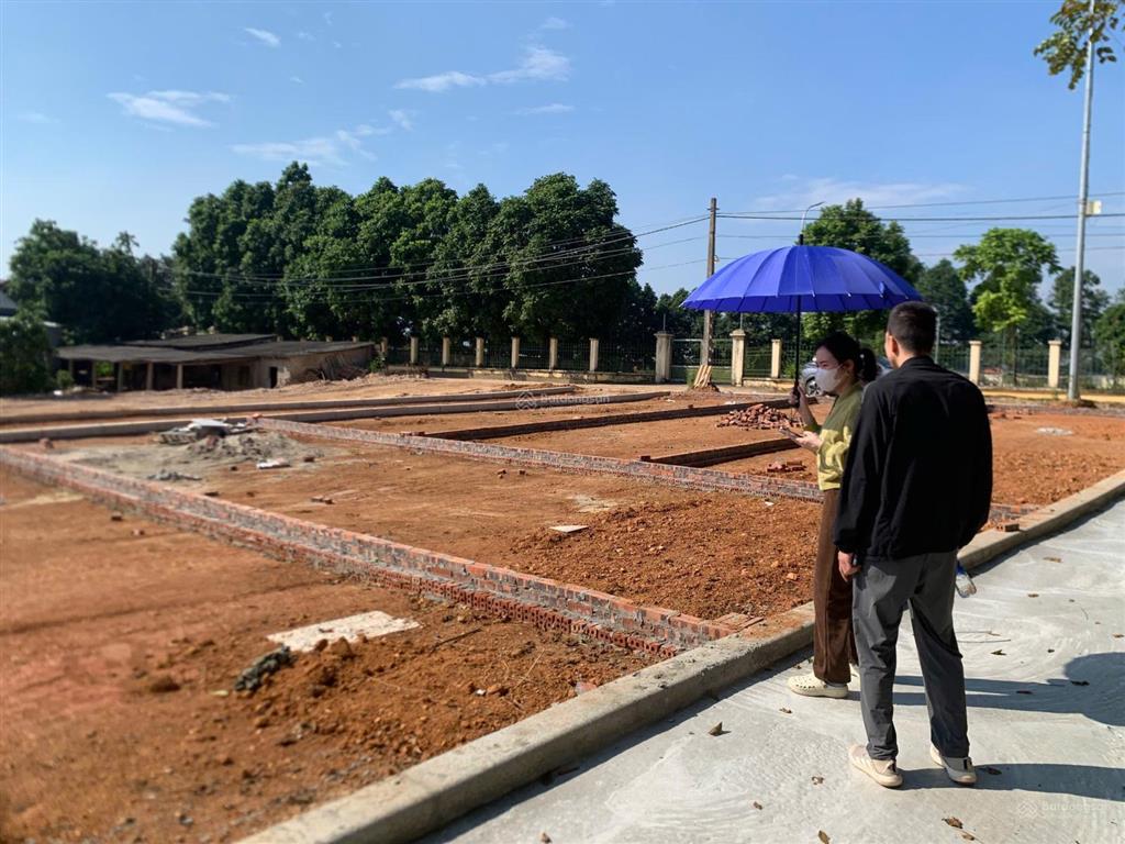 Chính chủ cần bán lô đất 81m2, full thổ cư, lô góc 2 mặt tiền,tại cam thượng  quảng oai 0868 536 ***