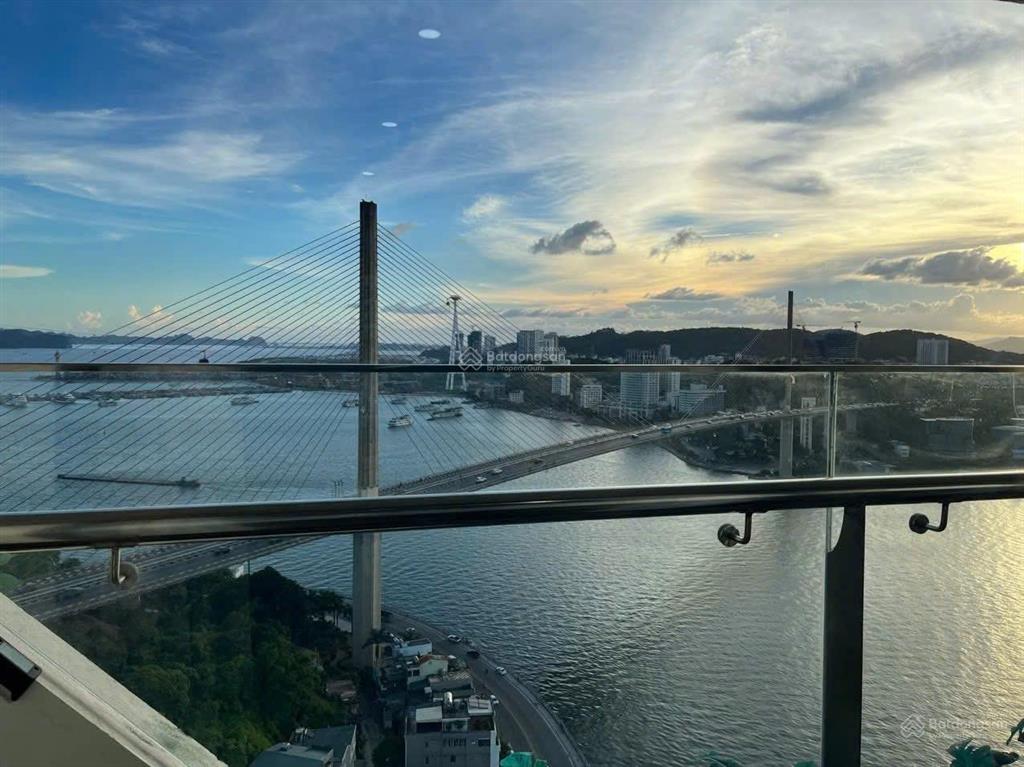 Cần bán gấp căn hộ view trực diện cầu bãi cháy + biển full đồ giá 48tr san sổ đỏ giao dịch