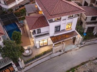 Biệt thự full đồ + bể bơi 4 mùa ~350mét
ngay giữa lòng vịnh hạ long ib em đi xem nhà  0339 328 ***