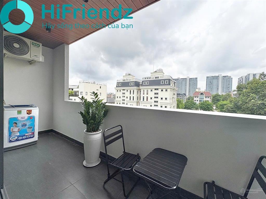 Trống ra căn hộ ban công to lớn  đỗ oto thoải mái ngay đảo kim cương