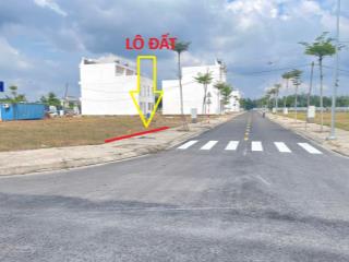 Chính chủ cần bán gấp lô đất nền ngay mặt tiền đường kcn vsip 2, thuận tiện kinh doanh buôn bán
