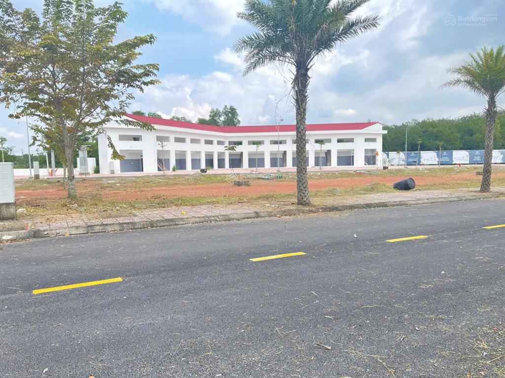 Cần bán gấp lô đất nền ngay mặt tiền đường kcn vsip 2, thuận tiện kinh doanh buôn bán