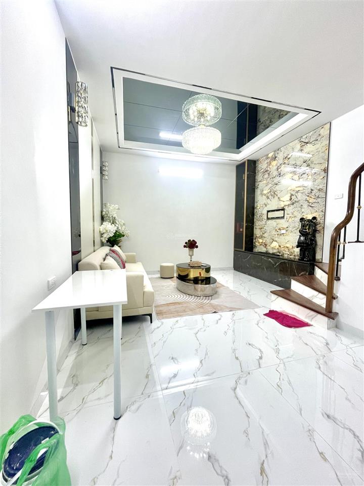 Hộ khẩu hoàn kiếm  ngay gần hồ gươm  6tỷ9 nhà 4t dân xây  nội thất đẳng cấp hoàng gia