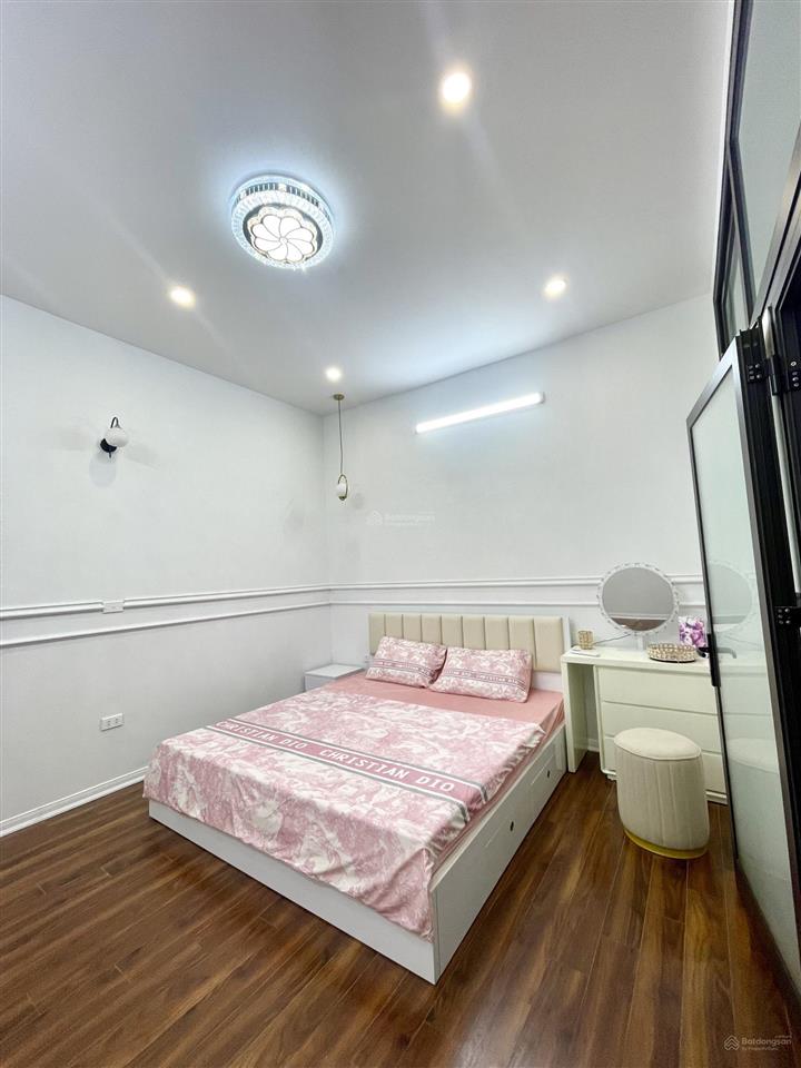 Hộ khẩu hoàn kiếm  ngay gần hồ gươm  6tỷ9 nhà 4t dân xây  nội thất đẳng cấp hoàng gia