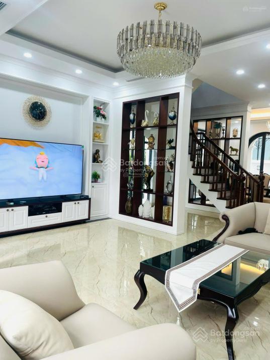 Cho thuê biệt thự ngọc trai, full đồ, có thang máy. giá 33 triệu/tháng