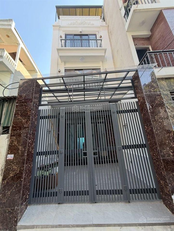 Nhà đẹp 4 tầng mới kính koong, nguyễn văn linh long biên, hà nội. diện tích 68/70m2 mặt tiền 4m