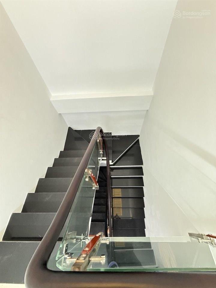 Nhà đẹp 4 tầng mới kính koong, nguyễn văn linh long biên, hà nội. diện tích 68/70m2 mặt tiền 4m