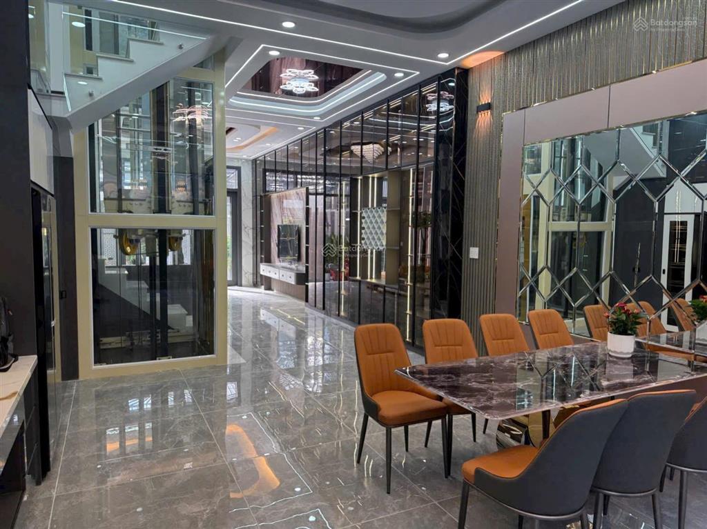 Siêu phẩm mặt tiền 5 tầng, 5 phòng ngủ, thang máy 450kg, sân xe hơi, 12,5 tỷ, công chứng ngay