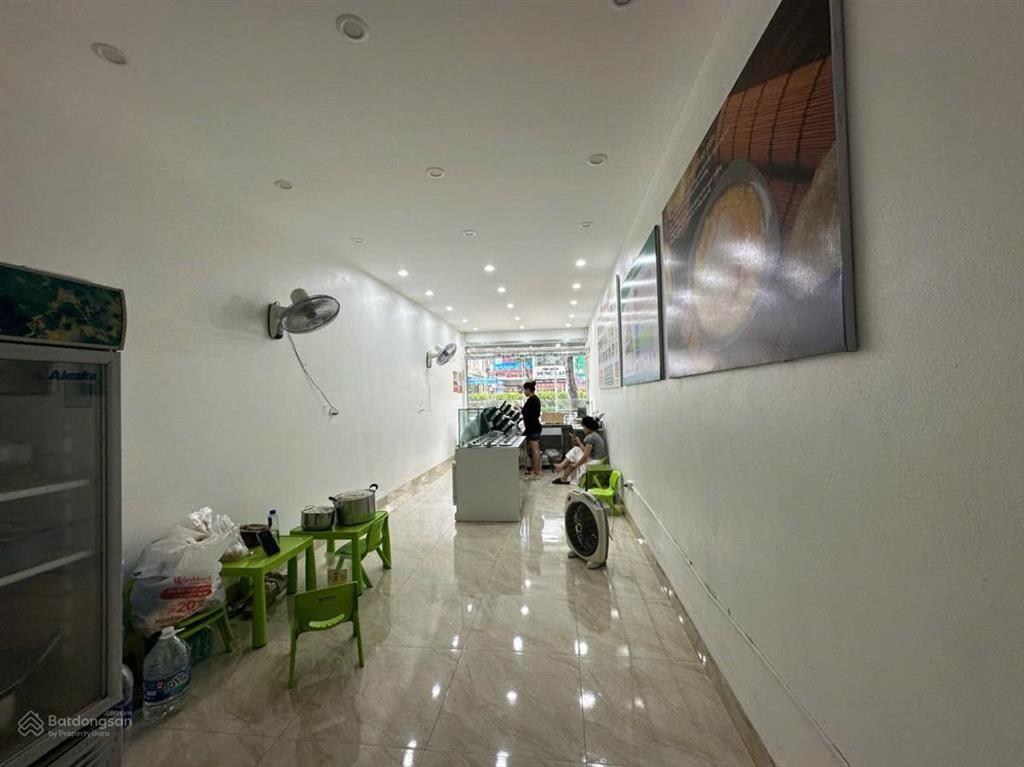 36m x 3 tầng mặt phố nguyễn văn cừ 2 phút sang phố cổ. giá 18,9 tỷ