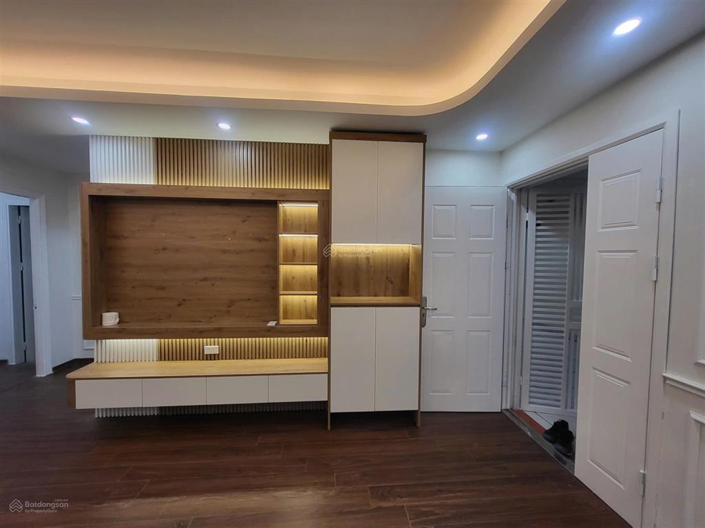 Căn hộ ct5 xa la 80m, 2pn, 2wc full nội thất cơ bản, không gian sống yên bình cho gia đình trẻ.