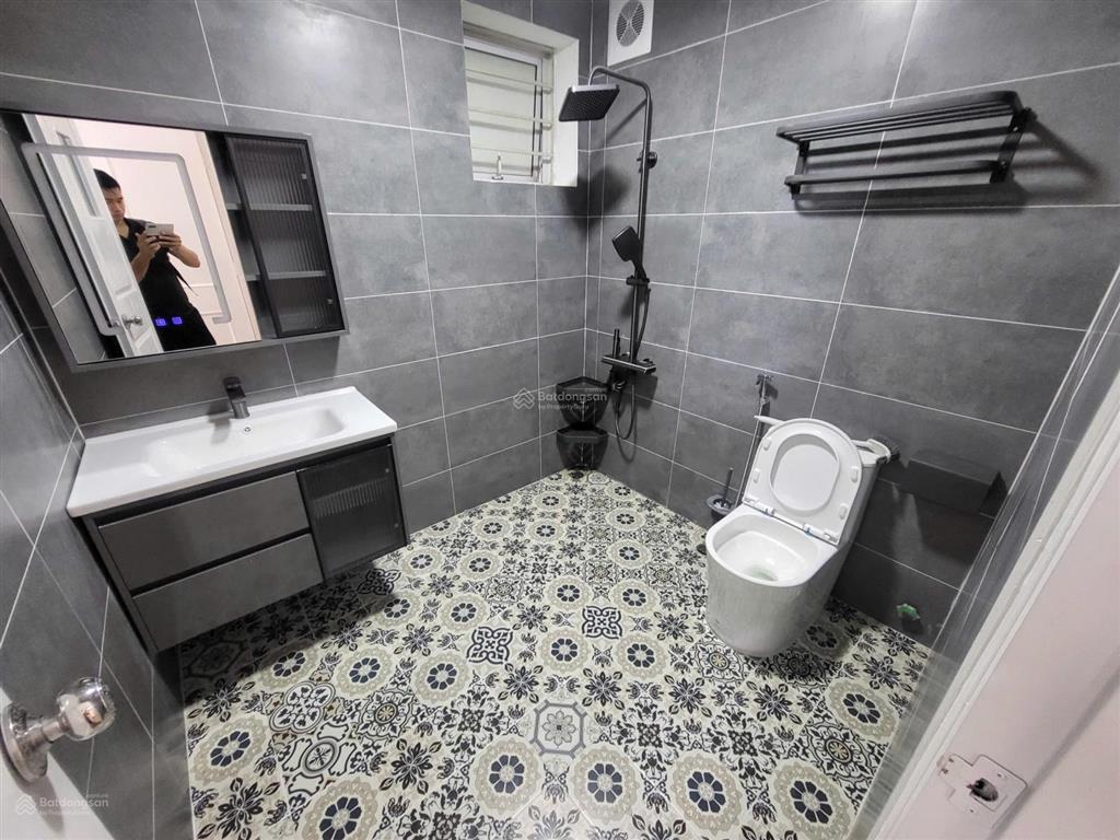 Căn hộ ct5 xa la 80m, 2pn, 2wc full nội thất cơ bản, không gian sống yên bình cho gia đình trẻ.