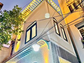 Siêu phẩm góc 2 mặt hẻm ngô tất tố, bình thạnh giáp q1, dt 26m (3.3 x 8.2) 2 tầng 2pn