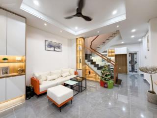 Cô bắc p1 phú nhuận 50m 4 tầng 2 mặt hẻm 10m ra xe hơi 8.99 tỷ
nhà đẹp 4 tầng 4pn 5wc