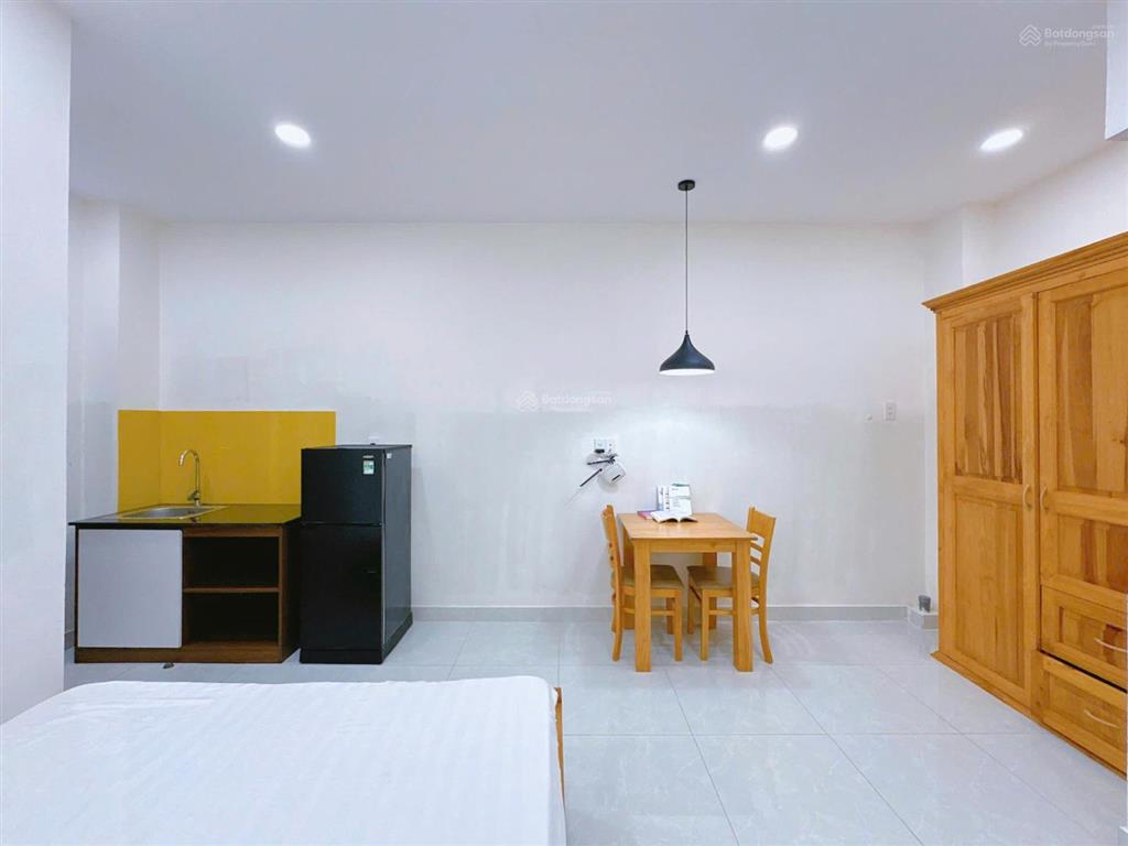 Cho thuê 1pn tách bếp đường nguyễn gia trí gần trường uth ftu hutech
